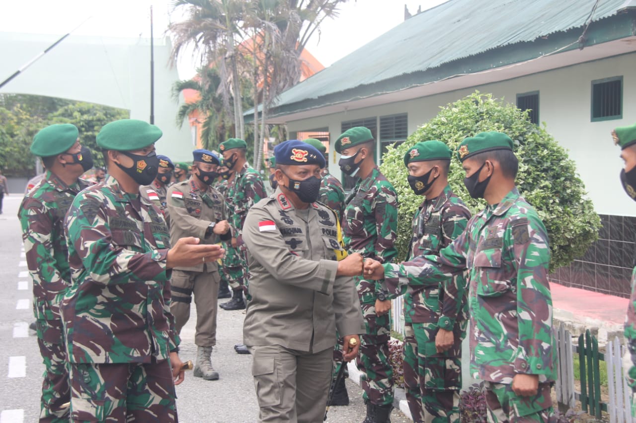 Kapolda Sulteng Beri Arahan Pada Pasukan Yonif 502 Para Raider TNI-AD ...