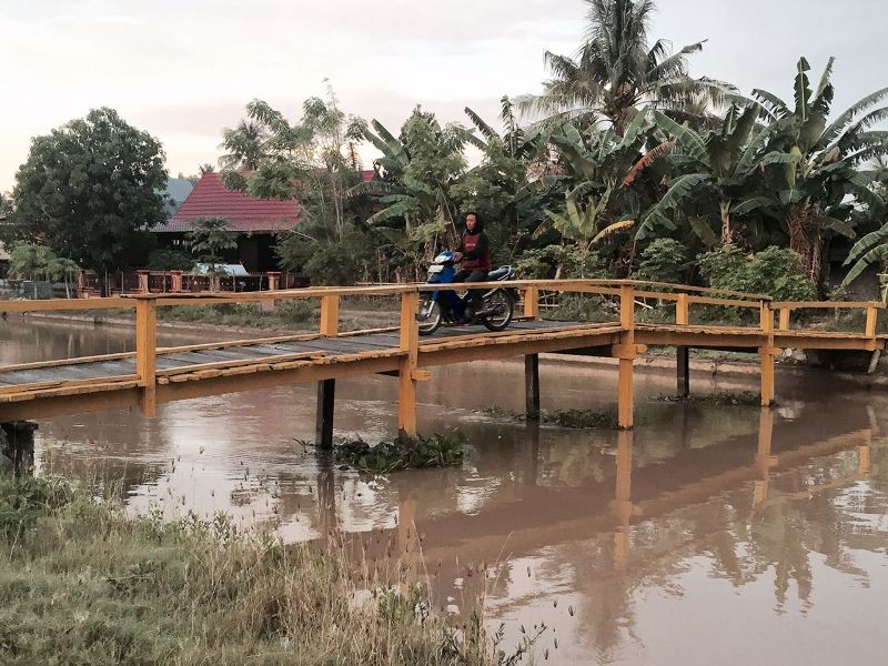 Mudahkan Akses Warga Manisa-Tangkoli, Ketua DPRD Sidrap Buat Jembatan Baru