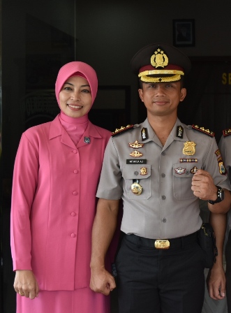 Kapolres Sidrap dan Istri Ucapkan Selamat Hari Raya Idul Fitri 1438H