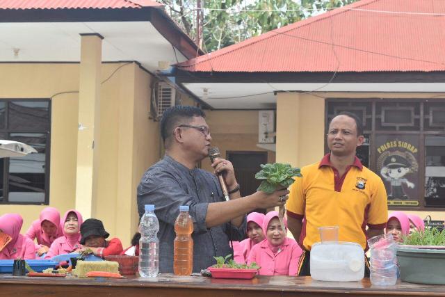 Bekal Saat Pensiun, Polres Sidrap Gelar Pelatihan Budidaya Tanaman Hidroponik