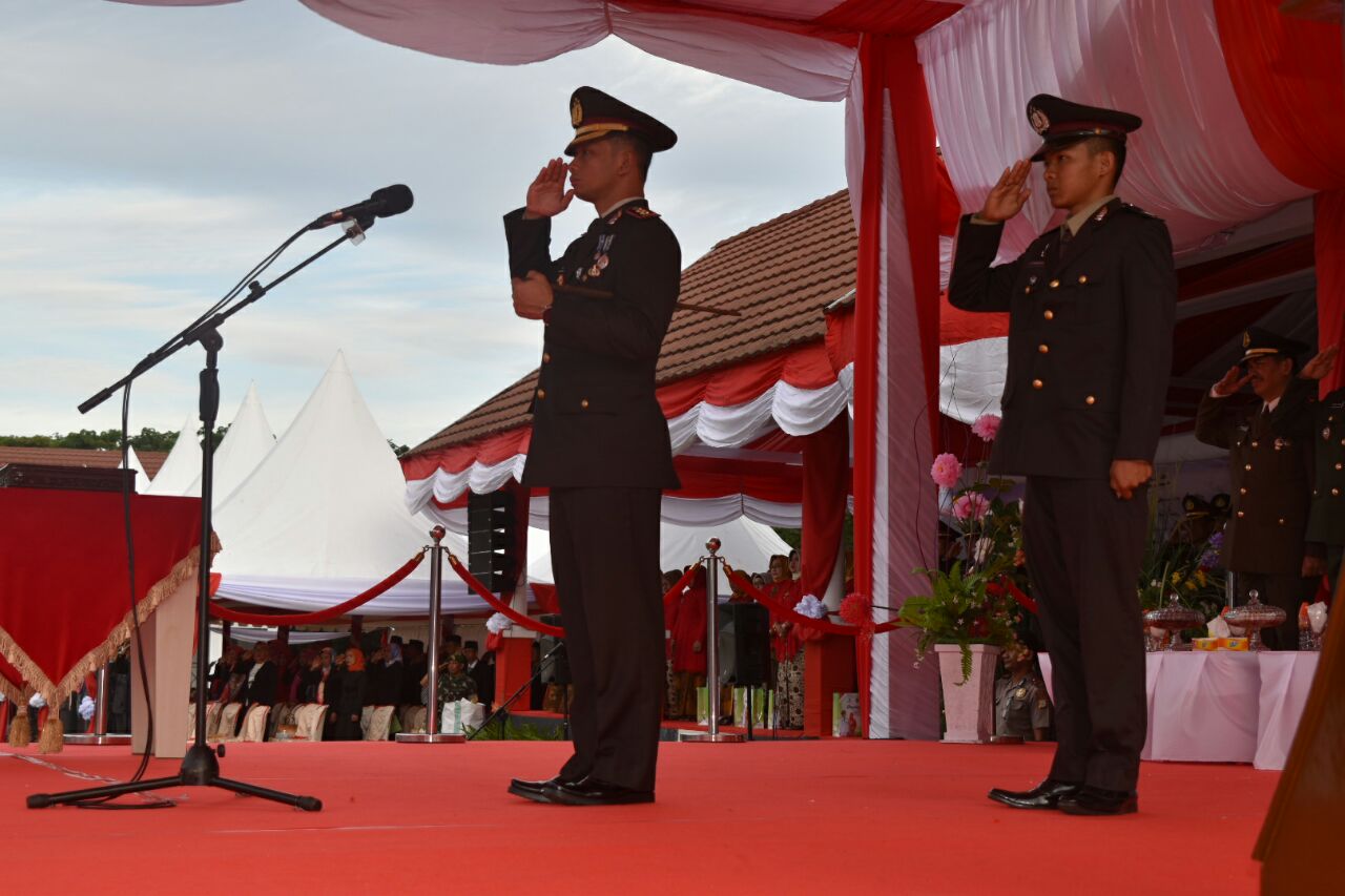 Kapolres Sidrap Didaulat Inspektur Upacara Penurunan Bendera