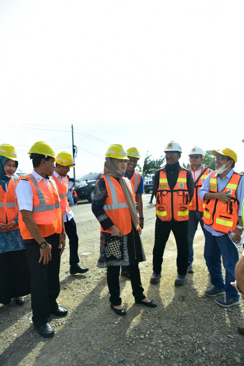 Fatmawati Tinjau Pelebaran Jalan Nasional di Sidrap..