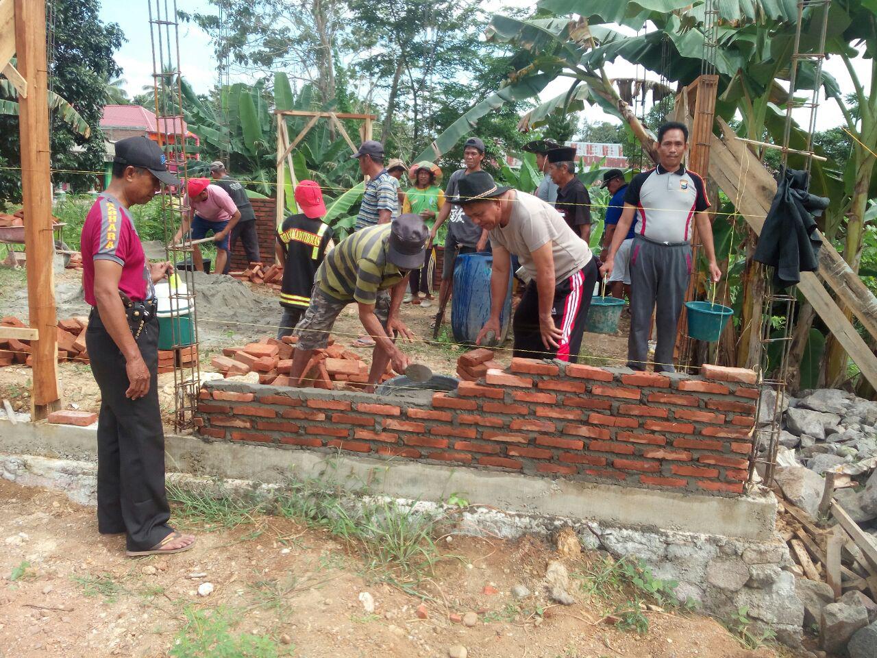 Subhanallah, Polisi Ini Patungan Bangun Tempat Ibadah