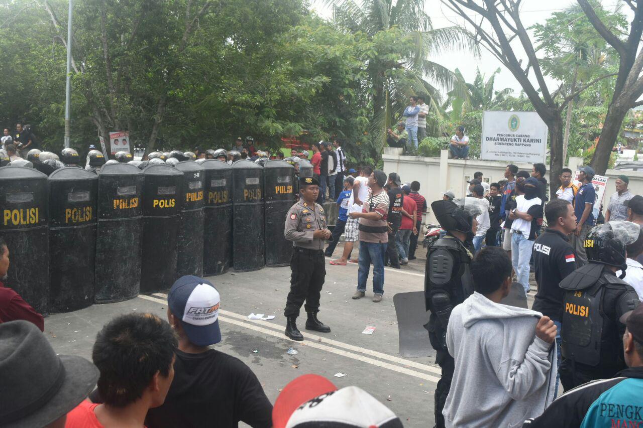 Diguyur Hujan, Pengundian Nomor Urut Pilkada Sidrap Berakhir Kondusif