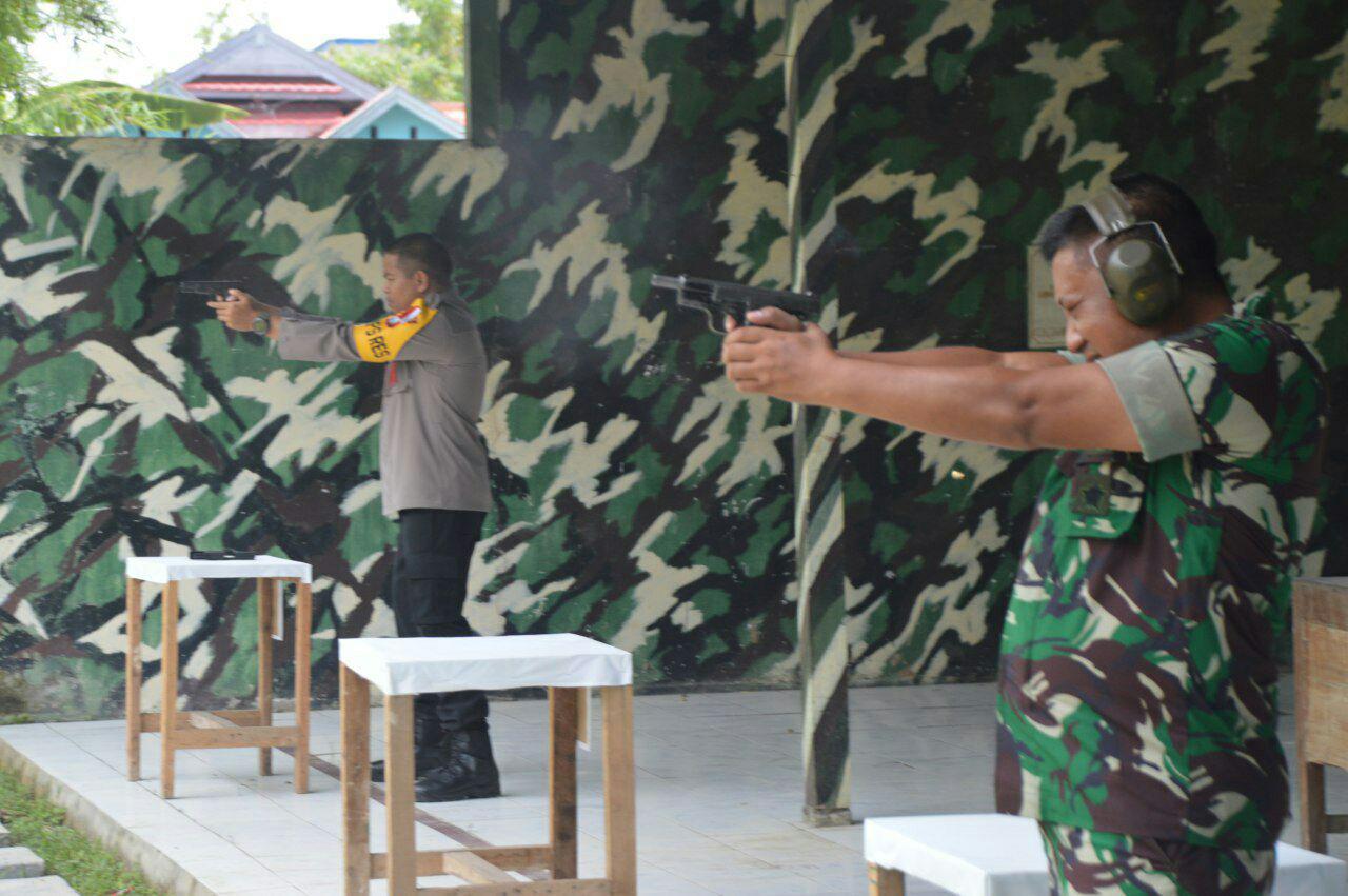 Jalin Sinergitas, Kapolres – Dandim Sidrap Latihan Nembak Bersama