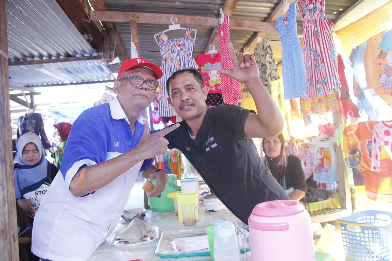 Blusukan di Pasar Sumpang, FAS Cuap-cuap dengan Pedagang