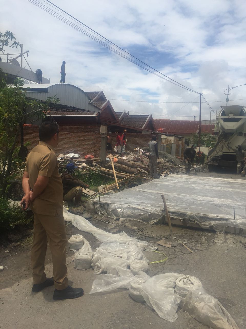 Bupati Sidrap RMS Pantau Langsung Proyek Pengecoran Jalan Beton