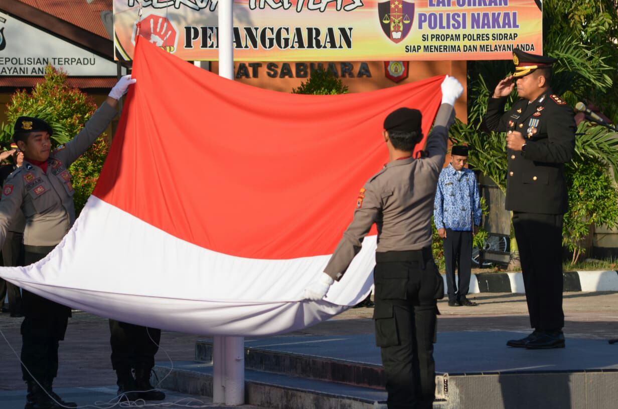 Peringati HUT RI 73, Polres Sidrap Gelar Upacara Bendera