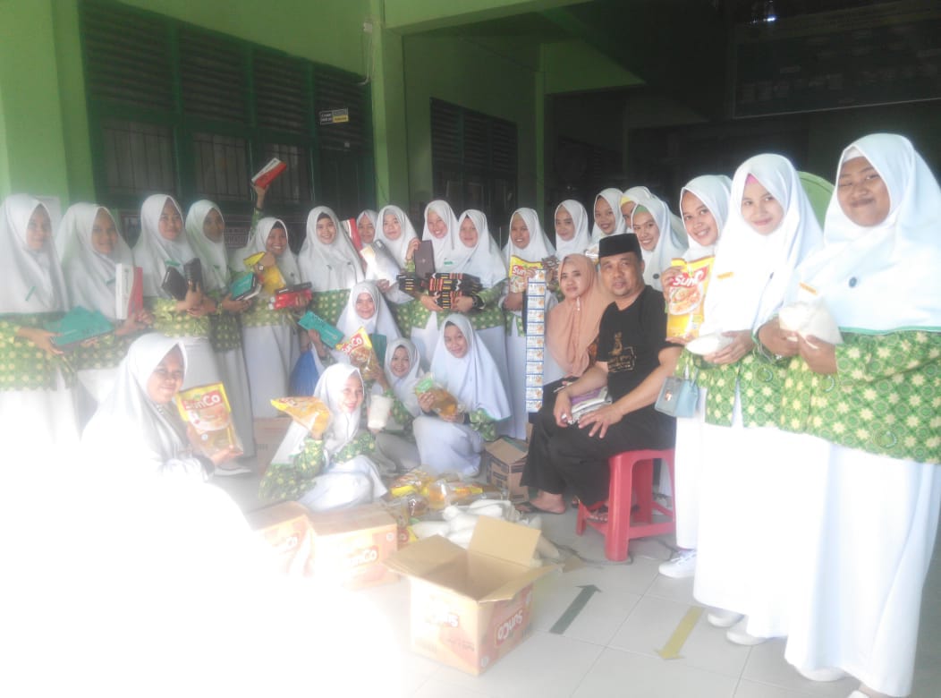 STIKES Muhammadiyah Sidrap Kembali Salurkan Paket Bantuan ke Pengungsi