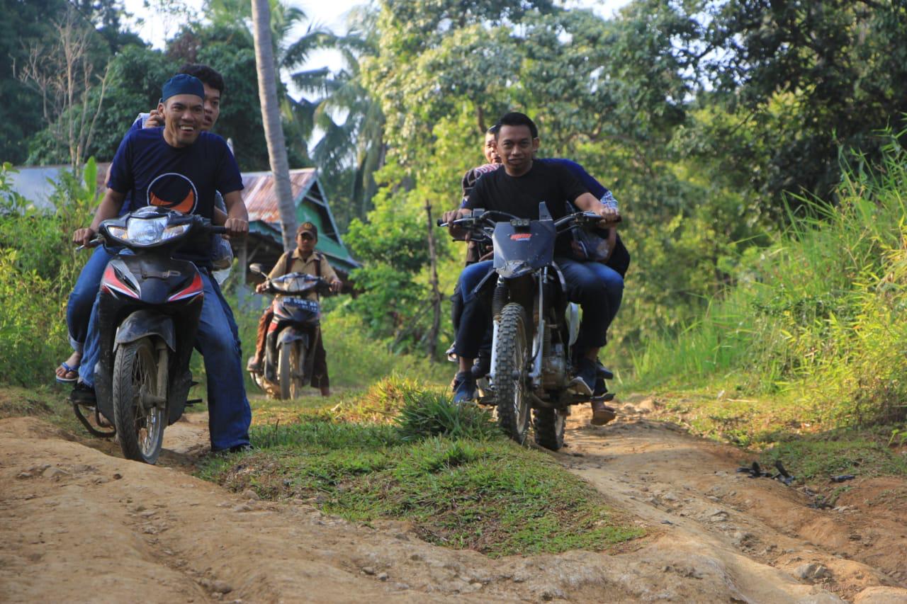 Serap Aspirasi Warga, Syaharuddin Alrif Reses di Pelosok Desa Pakai Trail