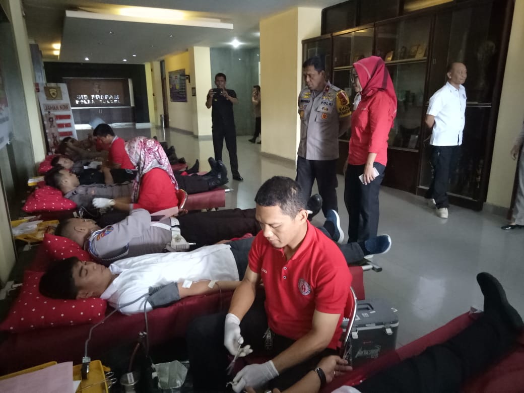 Wakapolda Sulsel Cek Donor Darah Dalam Rangka HUT KORPRI Ke 87