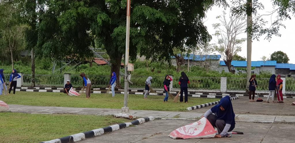 Peringati Hari Pahlawan, Sahabat B-PAS Bersihkan TMP dan Monumen