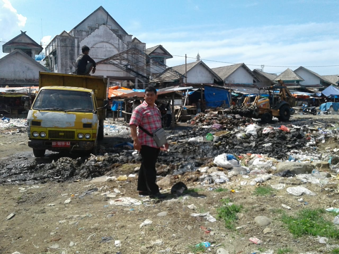 Lingkungan Hidup Parepare Intens Bersih-bersih Sampah di Pasar