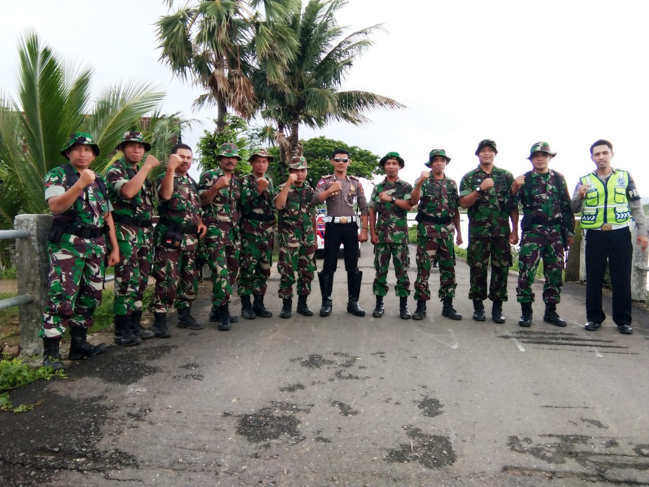 Sinergitas TNI-Polri, Unit Patwal Satlantas Polres Pangkep Kawal Aster Kodam XIV Hasanuddin