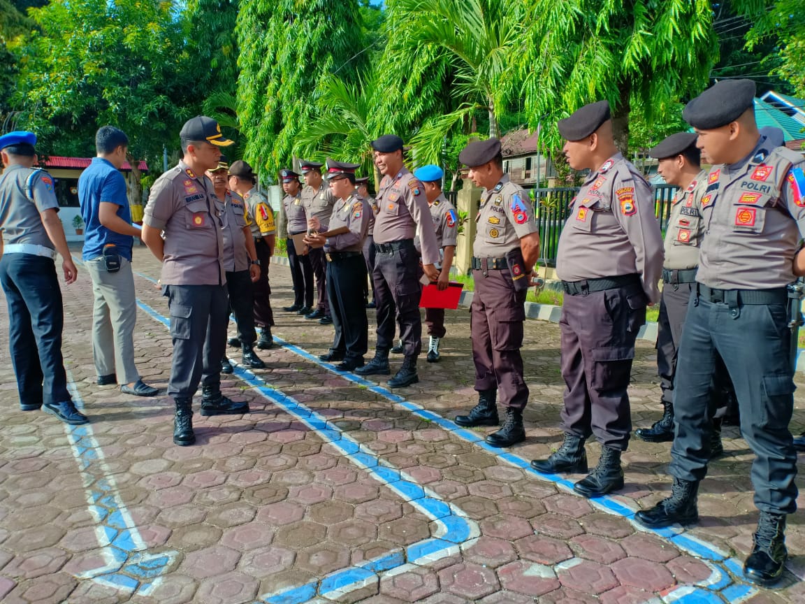 Pimpin Apel Pagi, Kapolres Enrekang Mengecek Kesiapan Personilnya