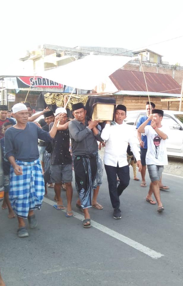 Wakil Ketua DPRD Sulawesi Selatan Turut Usung Keranda Jenazah Warga Sidrap 