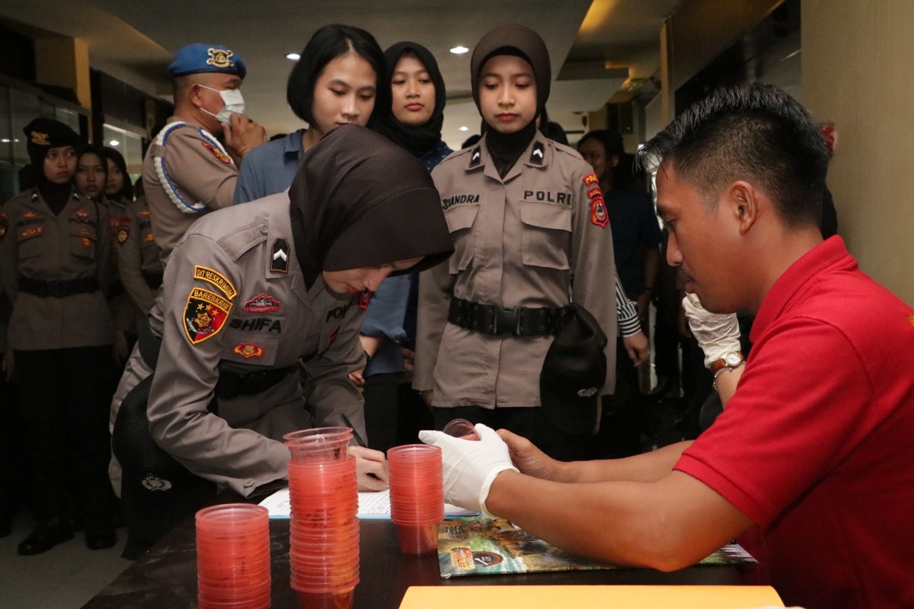 Cegah Narkoba, Ratusan Personil Polda Sulsel Didadak Tes Urine