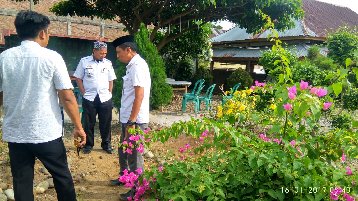 Camat Pitu Riase Pantau Penataan Taman Lacipoto