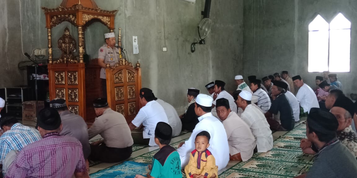 Usai Shalat Jumat, Kapolsek Baranti Sidrap Beri Himbauan Kamtibmas