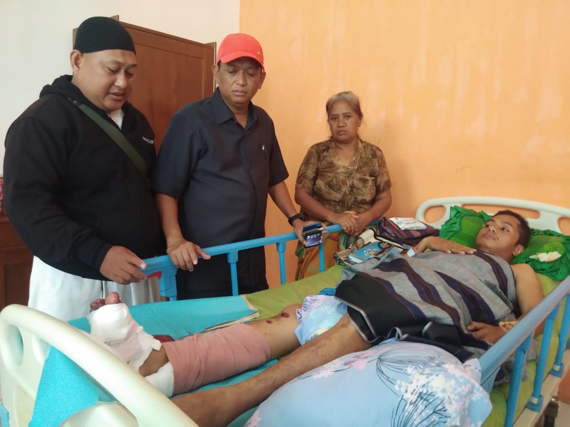 Subhanallah, Ketua DPRD Sidrap Jenguk Korban Tabrak Lari asal Toraja di RS Nemal