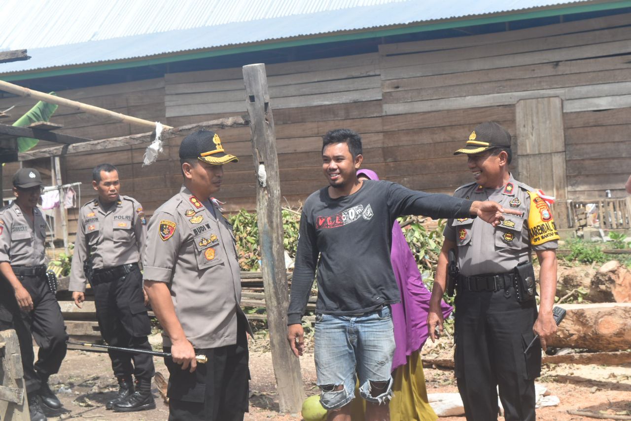 Peduli, Kapolres Sidrap Temui Warga Korban Puting Beliung