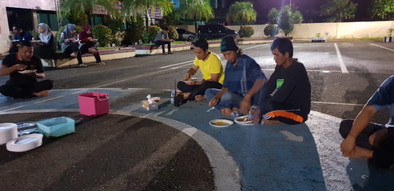 Jalin Silaturahmi, Kapolres Pangkep Makan Bareng Petugas Kebersihan