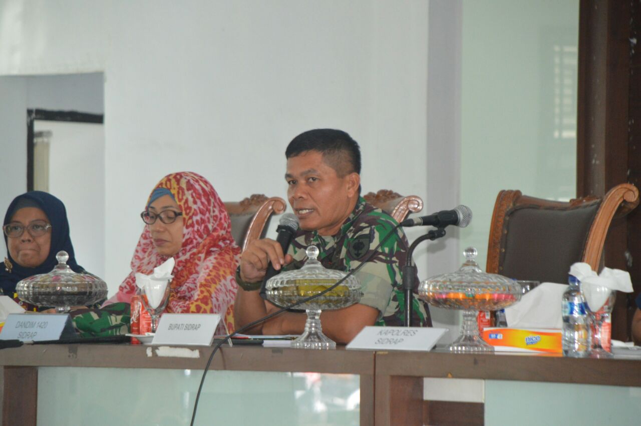 Tim Satuan Tugas (Satgas) Pangan dari Pemda, TNI/Polri, Bulog duduk bersama dengan mitra kerja dan kelompok tani di Aula SKPD Sidrap, Kamis, (21/02/2019).