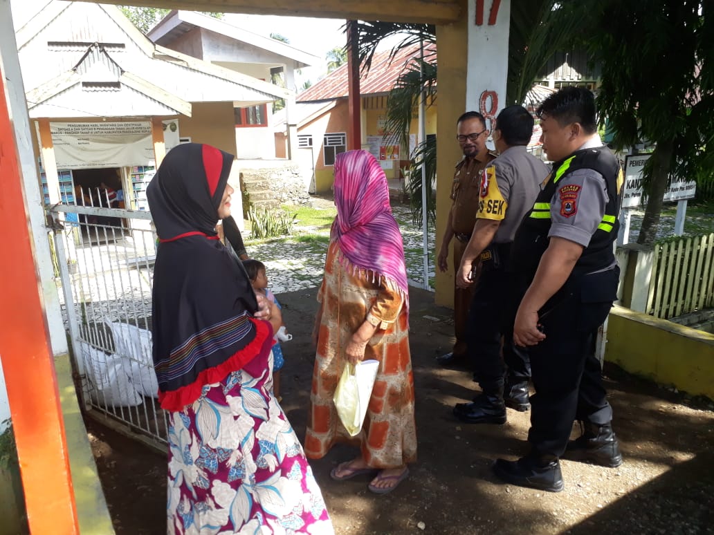 Pastikan Raskin Tersalur Baik, Polsek Ma’rang Terjung Langsung Kawal Distribusi