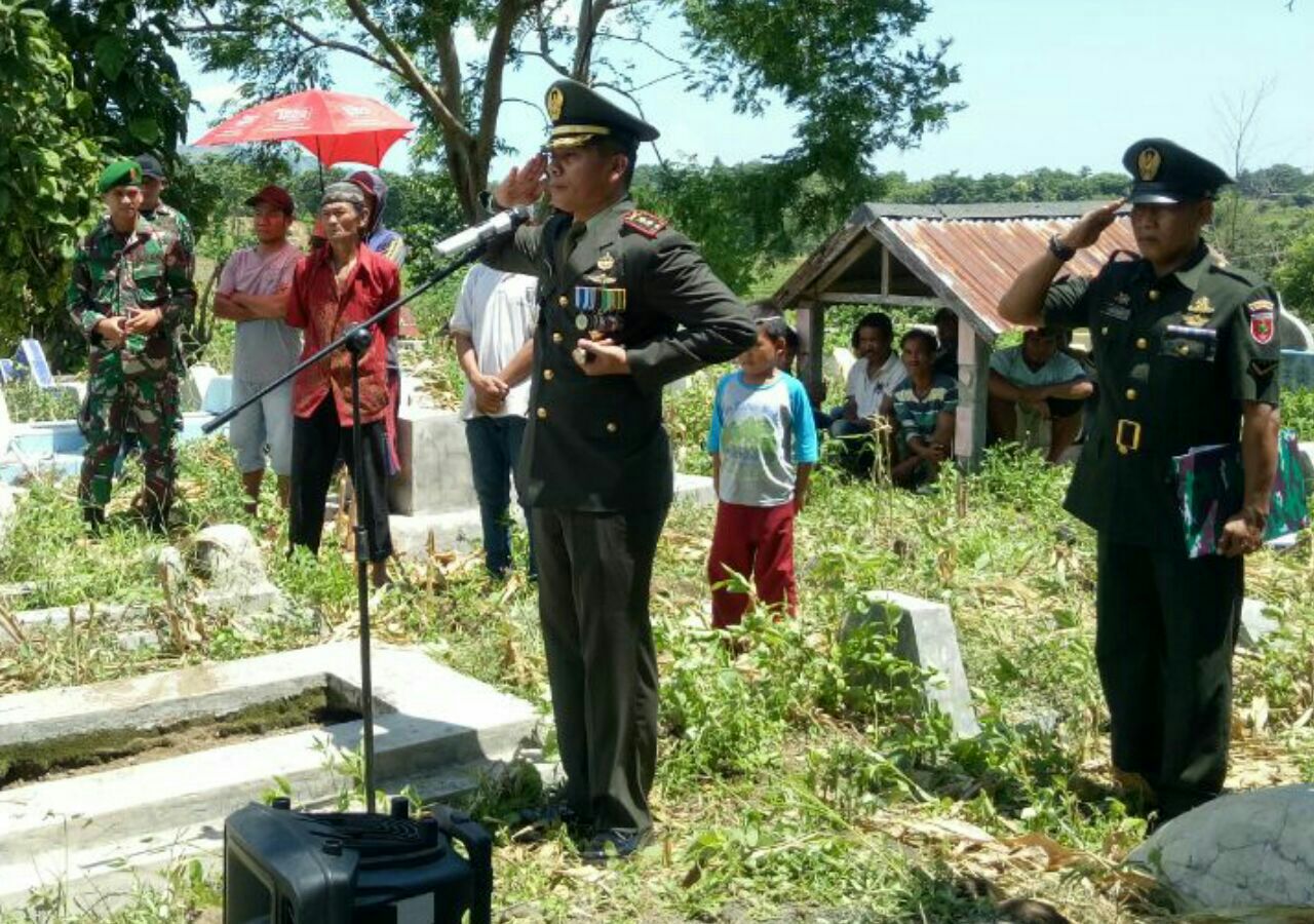 Dandim 1420 Sidrap Pimpin Upacara Pemakaman Personelnya di Jeneponto