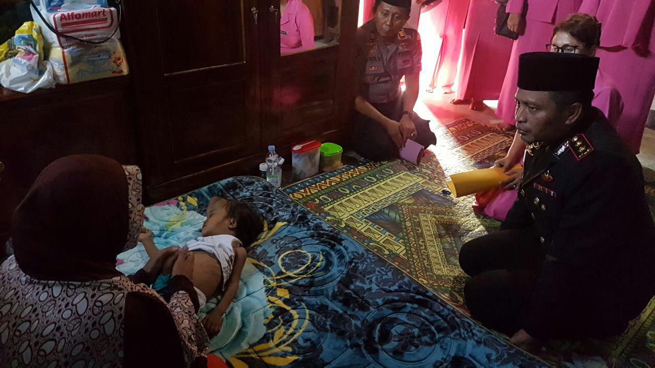 Masya Allah, Kapolres Sidrap Bantu Jihan Penderita Tumor Aplastik