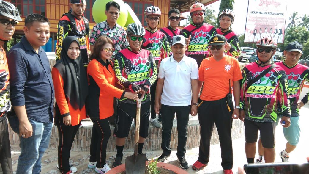 Lestarikan Budaya Penghijauan, Ribuan Pohon Palem dan Bunga Ditanam di Pitu Riase