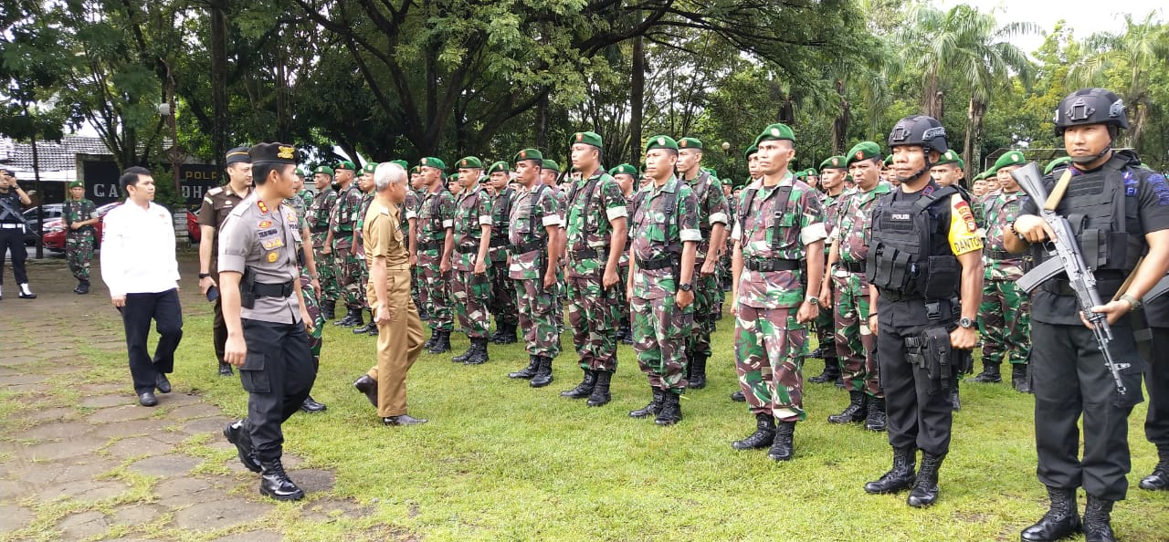 Kapolres Pangkep Lepas Personil TNI-POLRI Pengamanan TPS