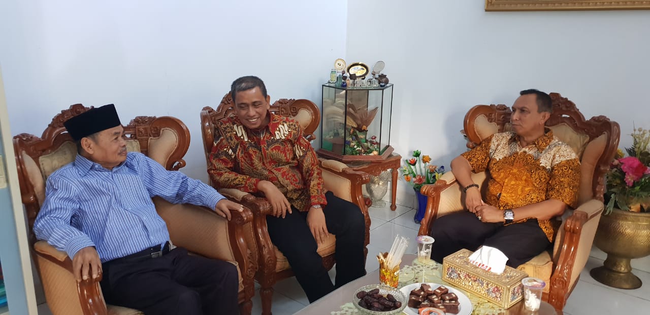 Bupati Wajo Sambangi Rumah Mantan Bupati Wajo H.Dahlan di Makassar