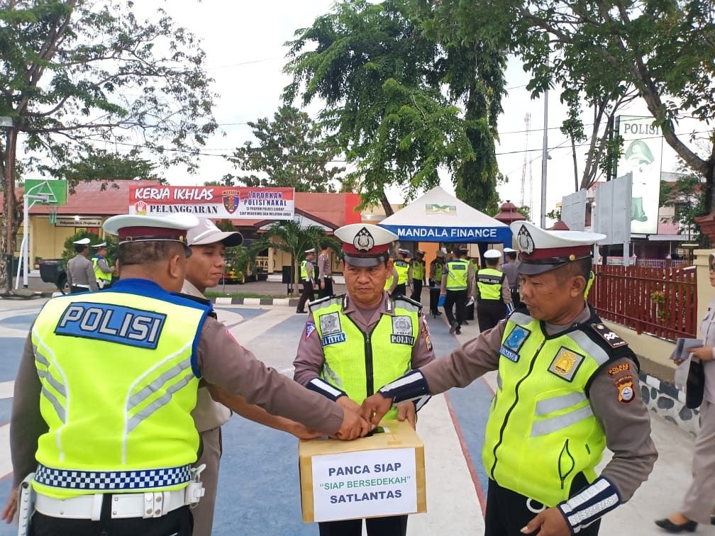 Sisipkan Sebagian Gaji, Polisi di Sidrap Bantu Warga Kurang Mampu