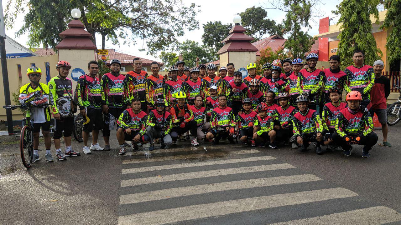 Melalui Gowes, Kapolres Sidrap Harap Tak Ada Sekat Bersama Warganya