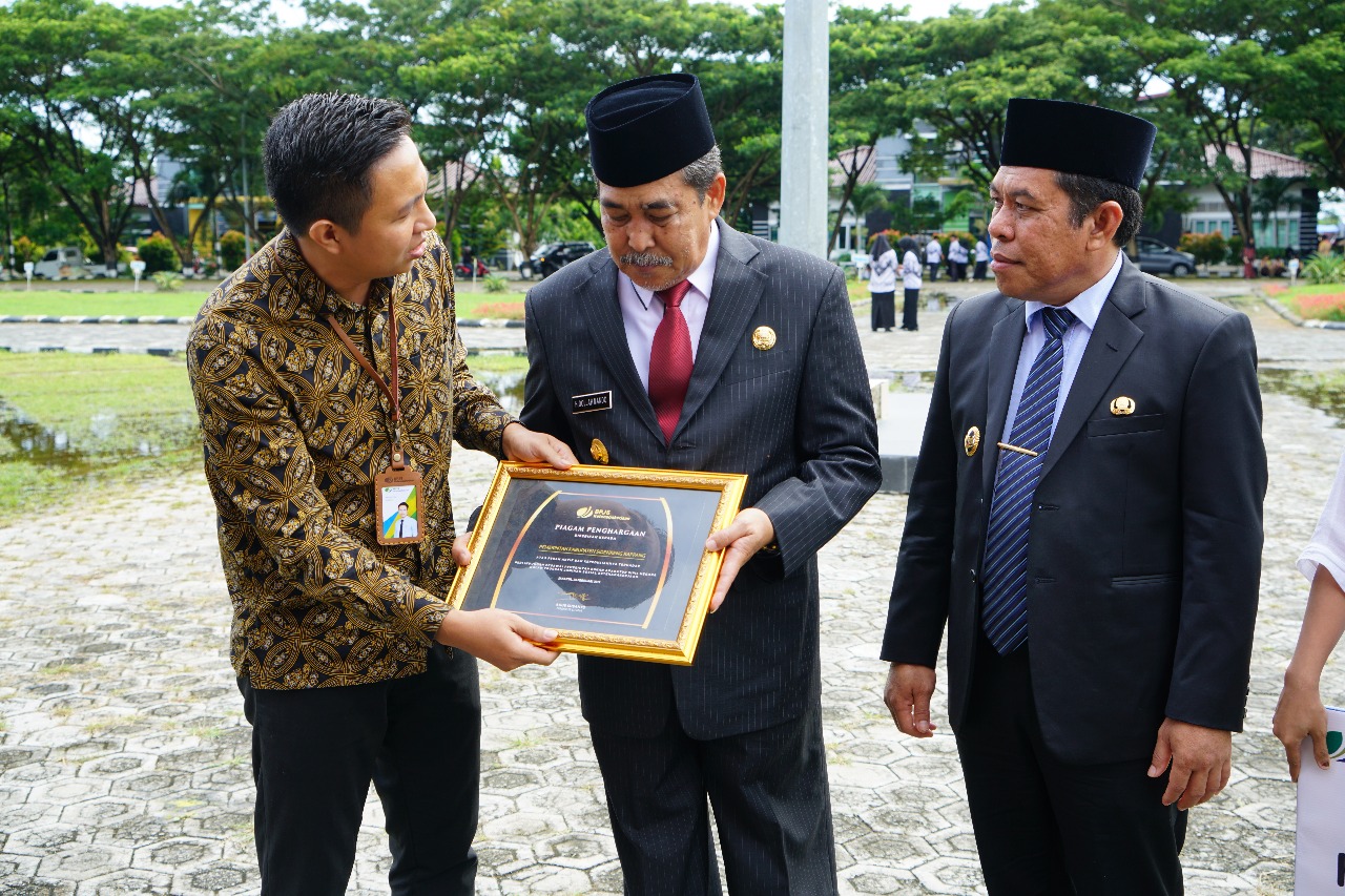 Hebat, Pemkab Sidrap Di Reward Penghargaan dari BPJS Ketenagakerjaan