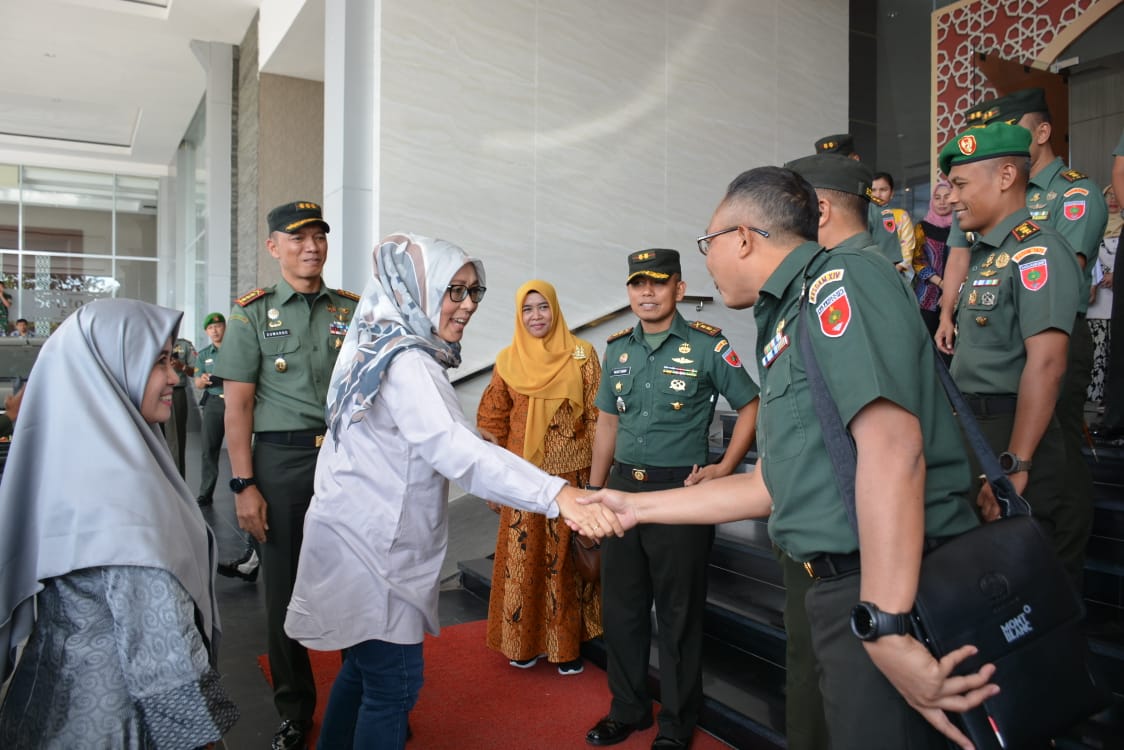 Danrem 141 Toddopuli Sambut Ketua Persit KCK Daerah XIV Hasanuddin