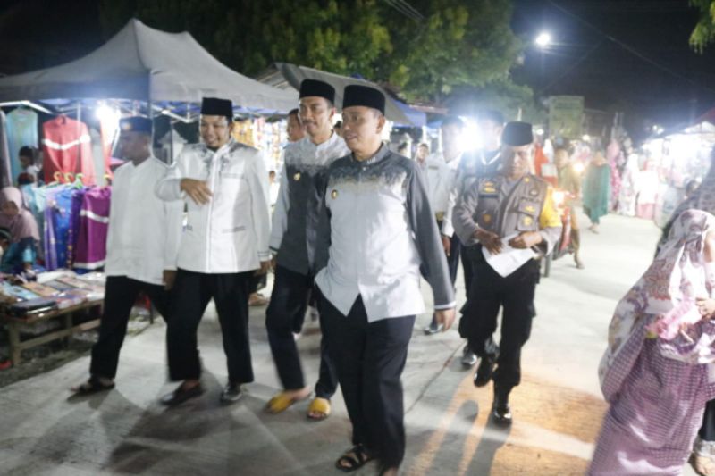 Bupati bersama Wakil Beri Sambutan di Malam 14 di Masjid Besar Darussalam Belawa