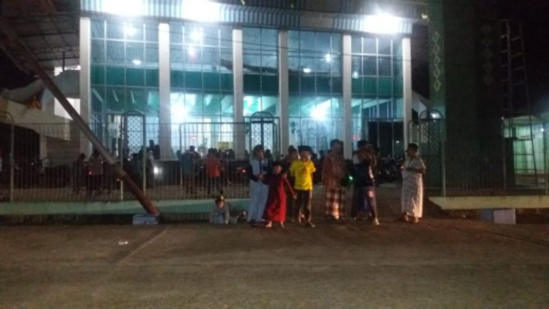 Beri Rasa Kenyamanan Beribadah Tarwih. Polsek Dua Pitue dan Baranti Intens PAM di Masjid