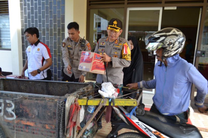 Tali Kasih Ramadhan, Polres Palopo Bagi-bagi  Warga Kurang Mampu