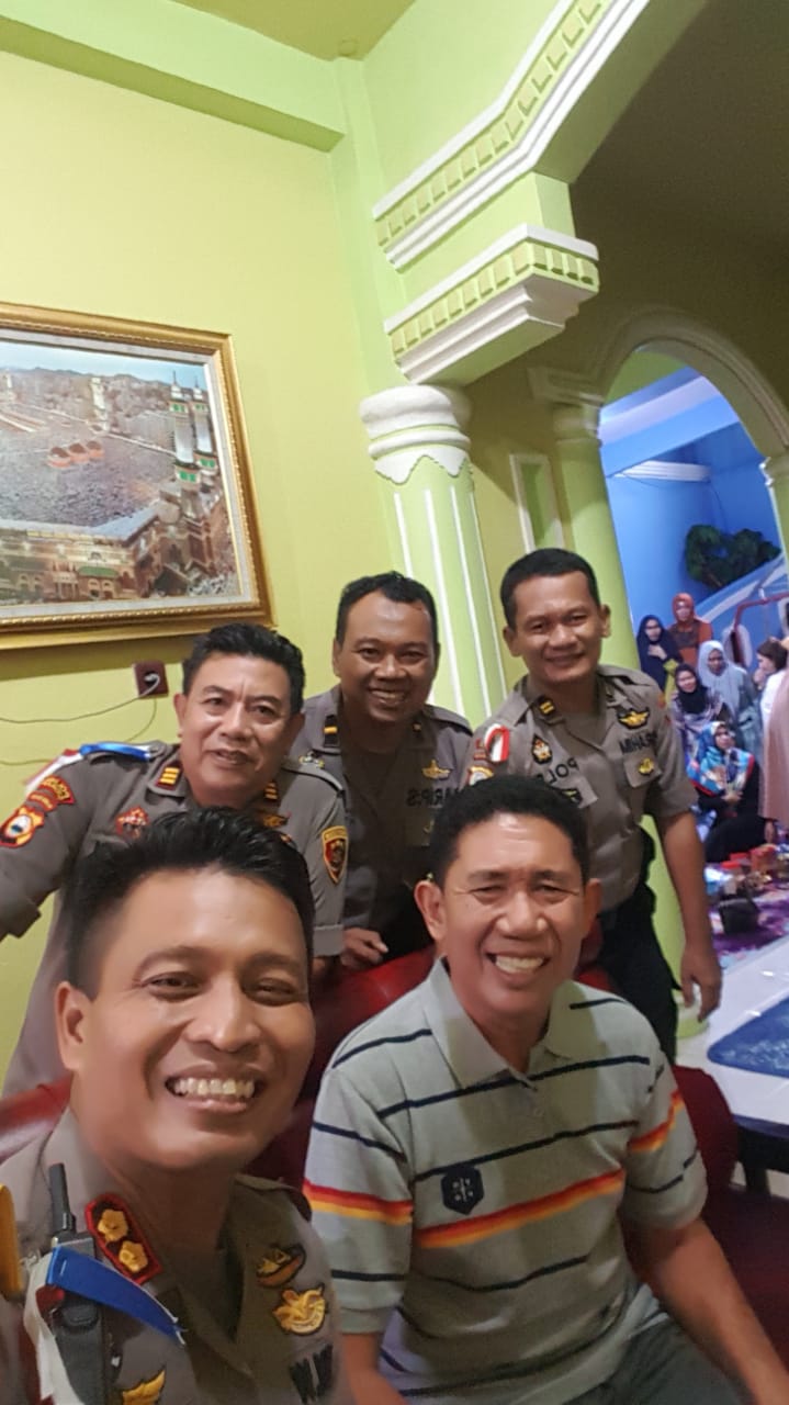 Terbaring Sakit, Kapolres Sidrap Jenguk Kabag Ops di Pinrang