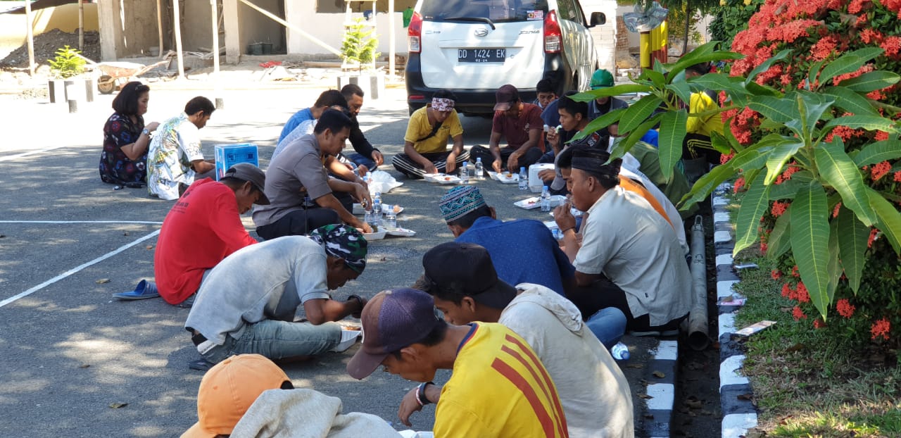 Begini kebersamaan Kapolres Pangkep dengan Pekerja Bangunan