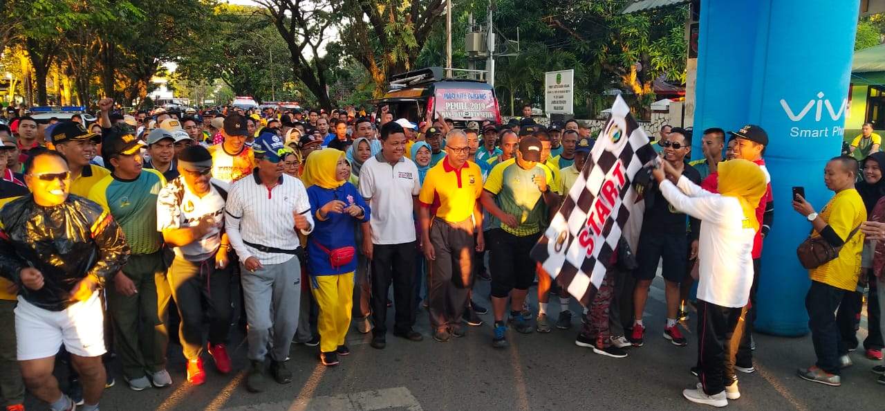 Jalan Santai HUT ke-73 Bhayangkara Polres Pangkep Dilepas oleh Bupati