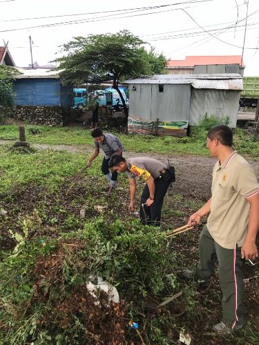 Personil Polsek Bersama TNI dan Pemerintah Bungoro Gelar Kerja Bakti 