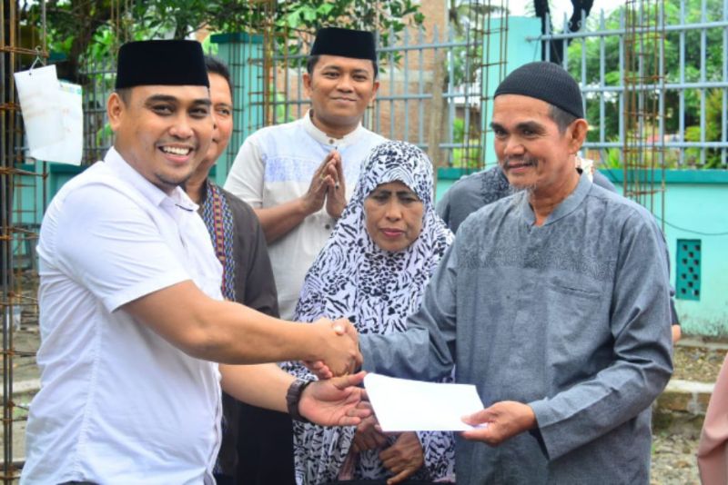 Alumni Tahun 2000 SMU 467 Sidrap Serahkan Bantuan Pembangunan Masjid Nurul Ilmi