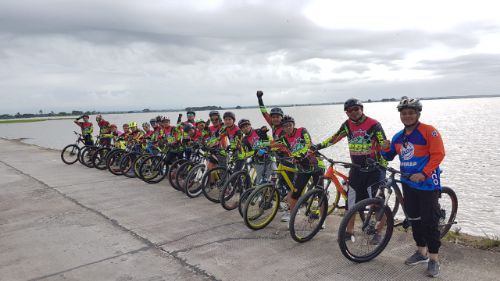 Begini Cara Kapolres Sidrap Gowes Bareng Warganya…