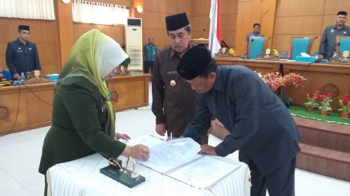 Paripurna DPRD Sidrap Tetapkan Dua Ranperda Jadi Perda