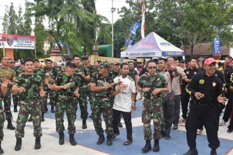 Kompak, TNI Polri di Sidrap Senam Bersama Jelang HUT Bhayangkara