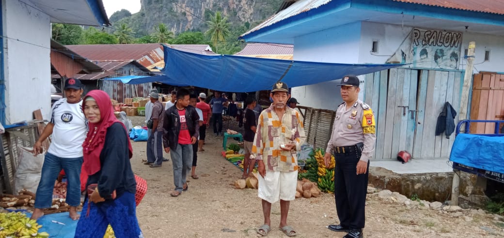 Bhabinkamtibmas Tonasa Melaksanakan Pengamanan Pasar Tradisional Majennang