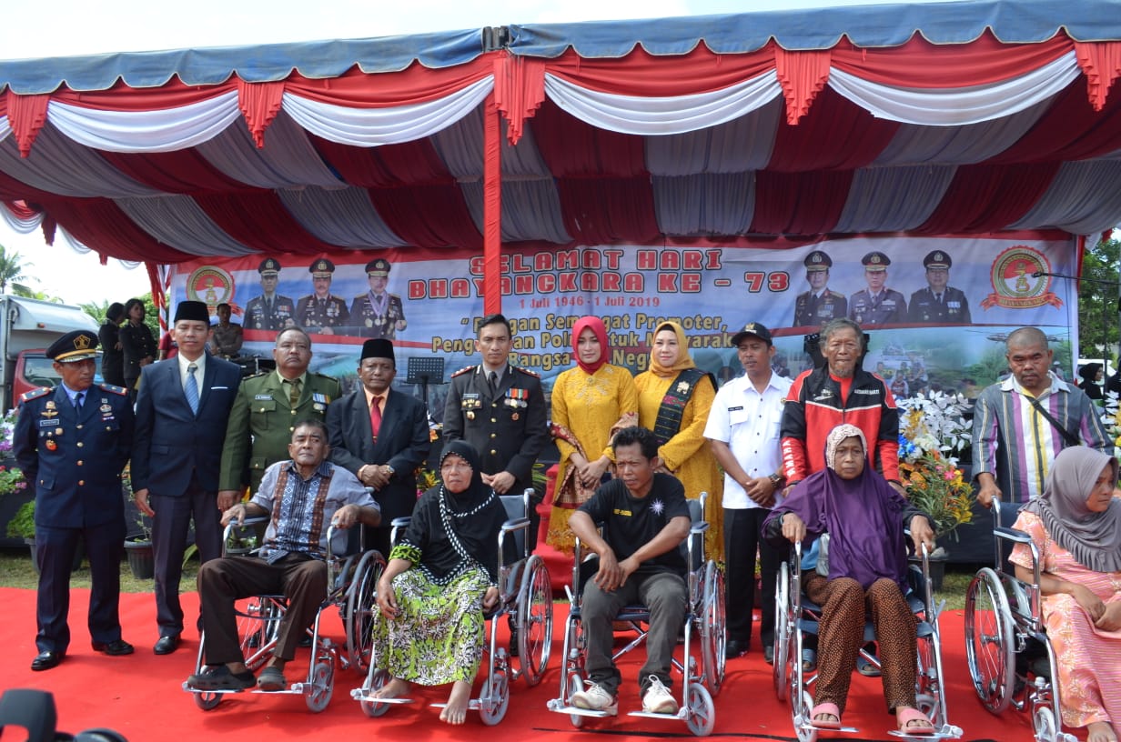 Puncak HUT Bhayangkara Ke 73, Polres Madina Berikan Penghargaan dan Bakti Sosial